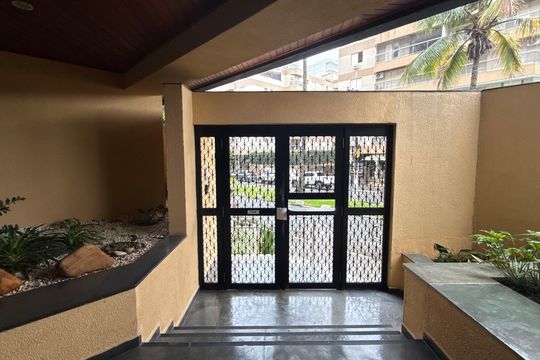 Fachada de apartamento para alugar com 3 quartos, 160m² em Jardim Santa Genoveva, Guarujá