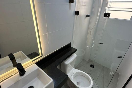 Banheiro de apartamento para alugar com 2 quartos, 49m² em Vila Ré, São Paulo