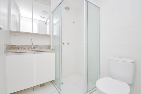 Banheiro de apartamento para alugar com 2 quartos, 46m² em Jardim Flor da Montanha, Guarulhos