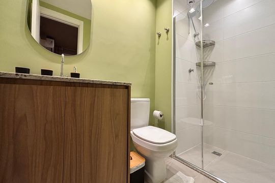 Banheiro da Suíte de apartamento para alugar com 1 quarto, 24m² em Vila Nova Conceição, São Paulo