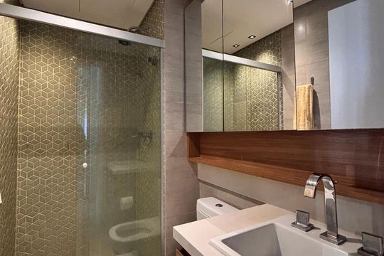 Banheiro de kitnet/studio para alugar com 1 quarto, 45m² em Itaim Bibi, São Paulo