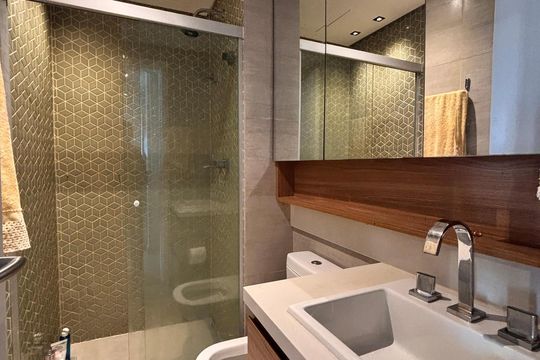 Banheiro de kitnet/studio para alugar com 1 quarto, 45m² em Itaim Bibi, São Paulo