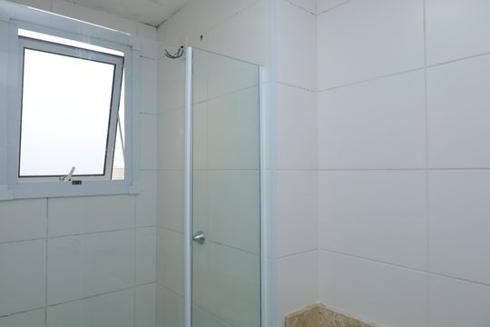 Banheiro de apartamento para alugar com 2 quartos, 41m² em Jardim Helian, São Paulo