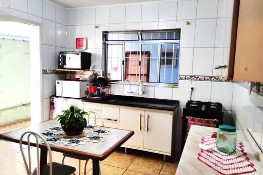 Casa à venda com 2 quartos, 100m² em Parque Peruche, São Paulo