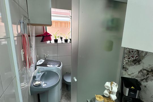 Banheiro de kitnet/studio para alugar com 1 quarto, 33m² em Centro, São Vicente