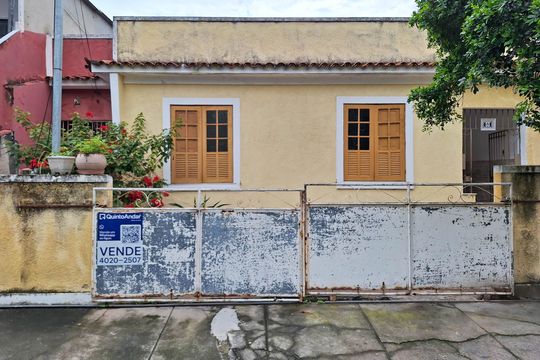 Fachada de casa à venda com 2 quartos, 60m² em Fonseca, Niterói