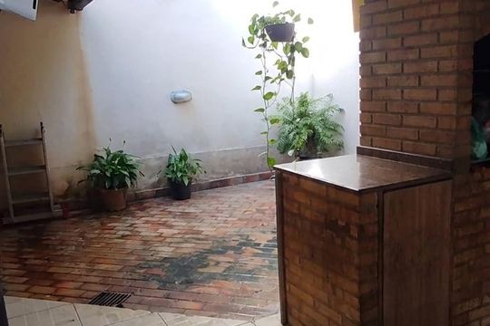 Área externa de casa à venda com 3 quartos, 200m² em Santa Barbara, Niterói