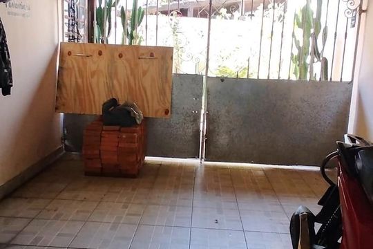 Garagem de casa à venda com 3 quartos, 200m² em Santa Barbara, Niterói
