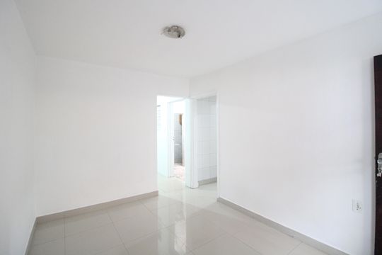 Casa para alugar com 2 quartos, 80m² em Chácara Cocaia, São Paulo