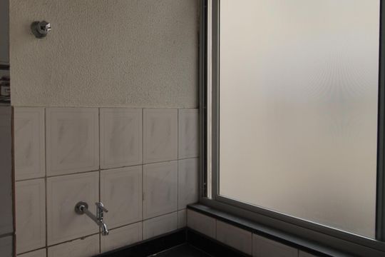 Cozinha e Área de Serviço de apartamento para alugar com 2 quartos, 53m² em Planalto, Belo Horizonte