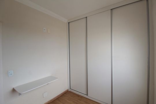 Quarto 1 de apartamento para alugar com 2 quartos, 53m² em Planalto, Belo Horizonte