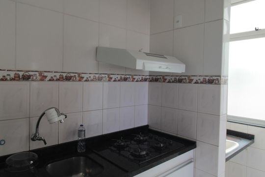Cozinha e Área de Serviço de apartamento para alugar com 2 quartos, 53m² em Planalto, Belo Horizonte
