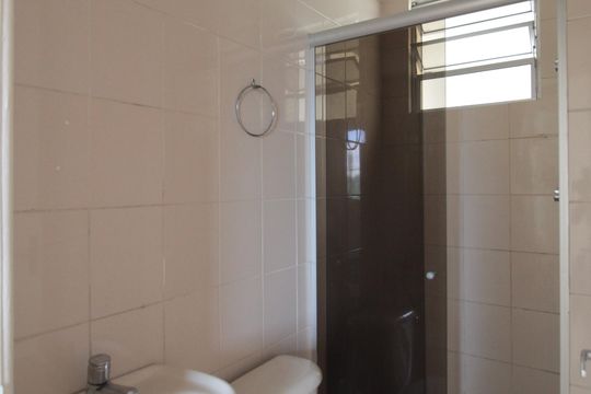 Banheiro Social de apartamento para alugar com 2 quartos, 53m² em Planalto, Belo Horizonte