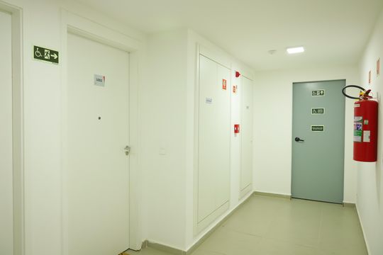 Área comum - Saguão do andar de apartamento para alugar com 2 quartos, 45m² em Jardim Helian, São Paulo