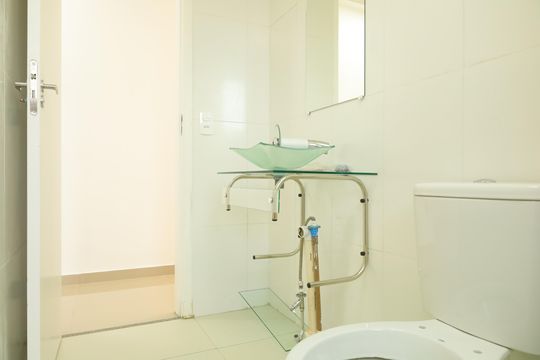 Banheiro de apartamento para alugar com 2 quartos, 45m² em Jardim Helian, São Paulo