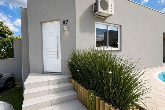 Área externa de casa para alugar com 2 quartos, 65m² em Tarumã, Viamão