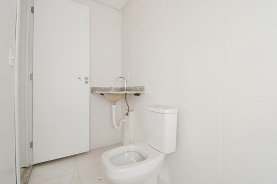 Banheiro de apartamento à venda com 2 quartos, 45m² em Vila Galvão, Guarulhos