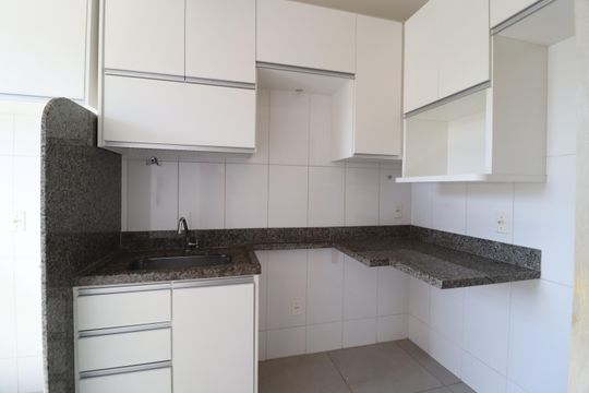 Cozinha de apartamento para alugar com 2 quartos, 48m² em Brasil, Uberlândia
