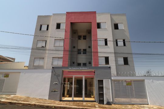Fachada de apartamento para alugar com 2 quartos, 48m² em Brasil, Uberlândia