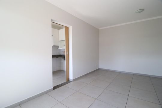 Sala de apartamento para alugar com 2 quartos, 48m² em Brasil, Uberlândia
