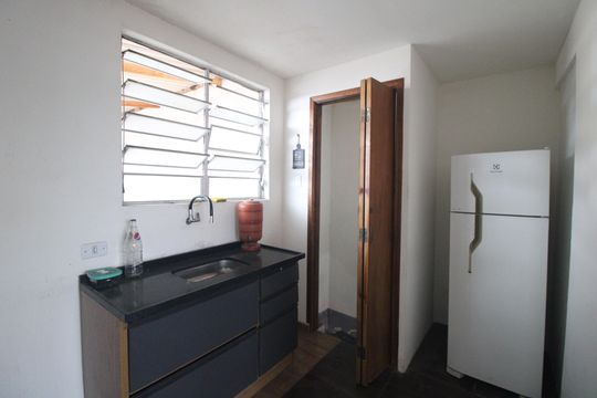 Cozinha da edícula de casa para alugar com 2 quartos, 180m² em Vila do Castelo, São Paulo