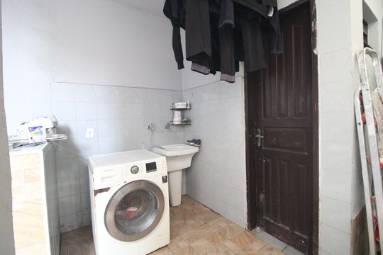 Lavanderia de casa para alugar com 2 quartos, 180m² em Vila do Castelo, São Paulo