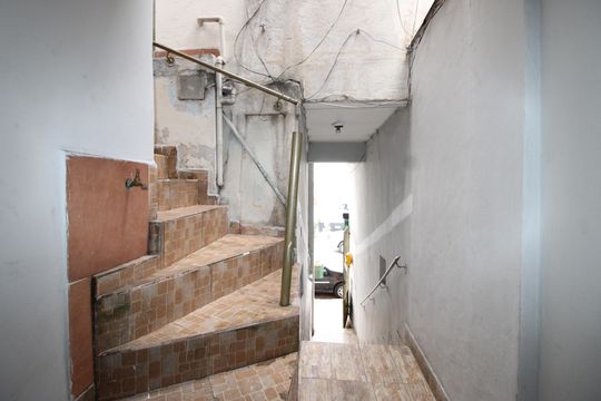 Escada de acesso de casa para alugar com 2 quartos, 60m² em Vila Curuçá Velha, São Paulo