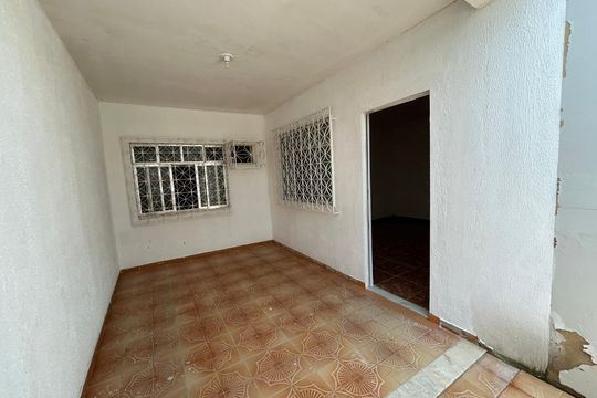 Garagem de casa para alugar com 2 quartos, 150m² em Rocha Miranda, Rio de Janeiro