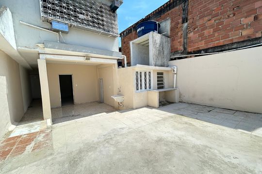 Quintal de casa para alugar com 2 quartos, 150m² em Rocha Miranda, Rio de Janeiro