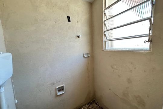 Banheiro de serviço de casa para alugar com 2 quartos, 150m² em Rocha Miranda, Rio de Janeiro