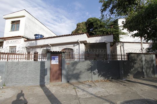 Fachada de casa para alugar com 3 quartos, 100m² em Aparecida, Belo Horizonte