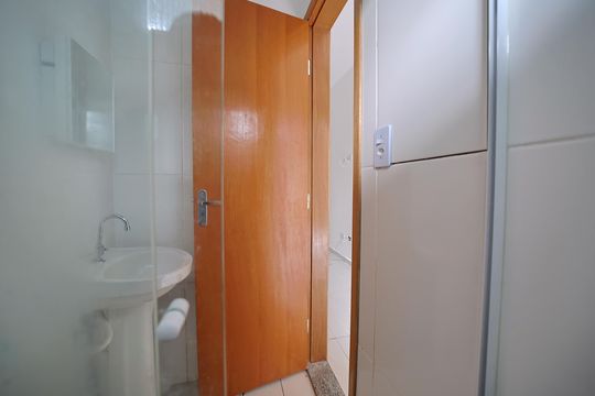 Banheiro de apartamento para alugar com 2 quartos, 50m² em Vila Euthalia, São Paulo