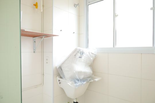 Área de Serviço de apartamento para alugar com 2 quartos, 42m² em Jardim Helian, São Paulo