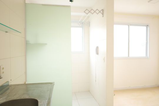Cozinha de apartamento para alugar com 2 quartos, 42m² em Jardim Helian, São Paulo