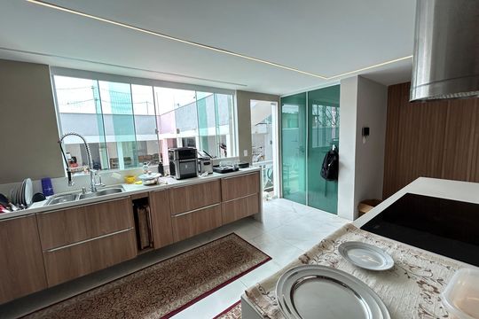 Cozinha de casa à venda com 4 quartos, 450m² em Vila Valqueire, Rio de Janeiro