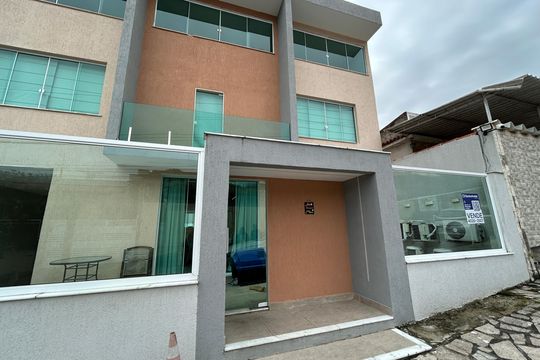 Fachada + placa de casa à venda com 4 quartos, 450m² em Vila Valqueire, Rio de Janeiro