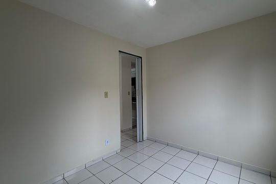 Apartamento para alugar com 2 quartos, 52m² em Jardim Bom Sucesso, Carapicuíba