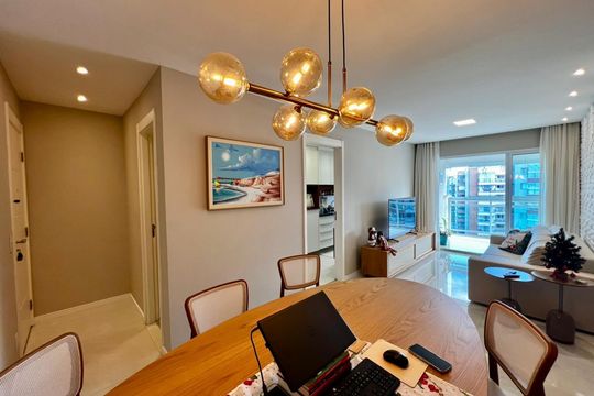Sala de apartamento à venda com 2 quartos, 84m² em Barra da Tijuca, Rio de Janeiro