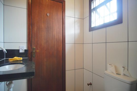 Banheiro de apartamento para alugar com 1 quarto, 45m² em Lomba Palmeira, Sapucaia do Sul