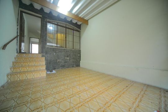 Garagem  de casa à venda com 2 quartos, 130m² em Baeta Neves, São Bernardo do Campo