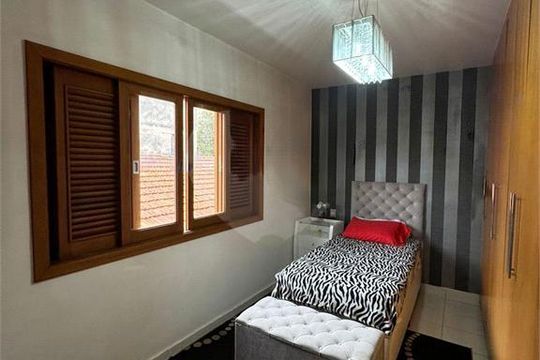 Casa à venda com 3 quartos, 370m² em Parque Imperial, São Paulo