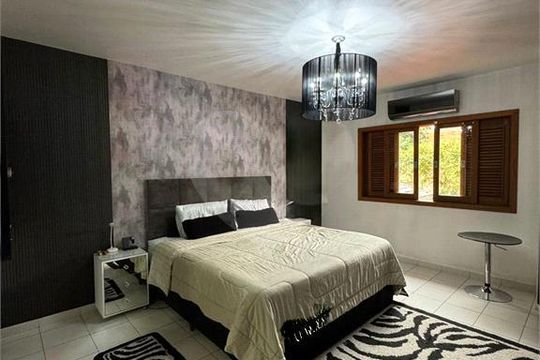 Casa à venda com 3 quartos, 370m² em Parque Imperial, São Paulo