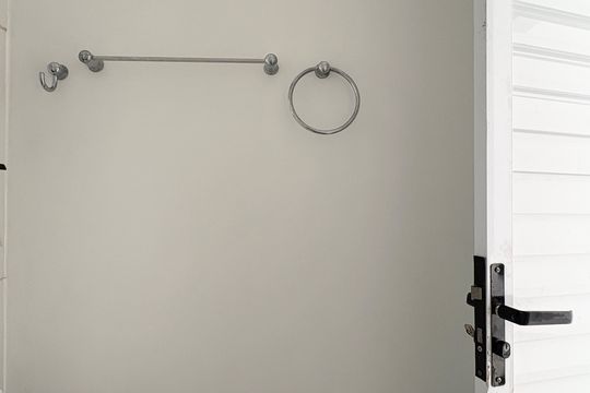 Banheiro de apartamento para alugar com 1 quarto, 40m² em Vila Mangalot, São Paulo