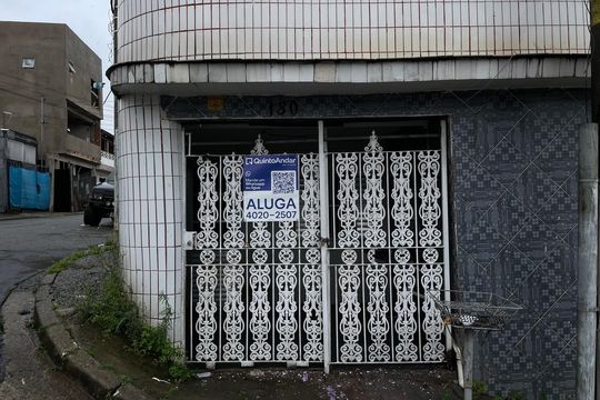 Fachada + Placa de casa para alugar com 1 quarto, 50m² em Parada Xv de Novembro, São Paulo