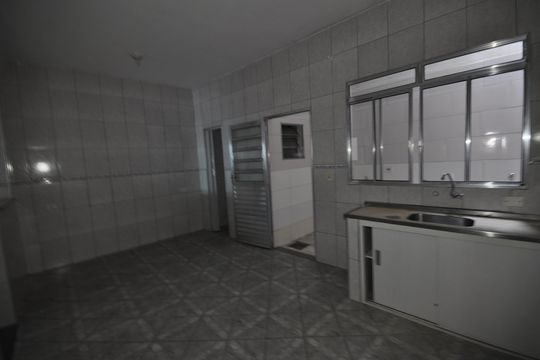 Cozinha de casa para alugar com 1 quarto, 80m² em Associacao Sobradinho, São Paulo