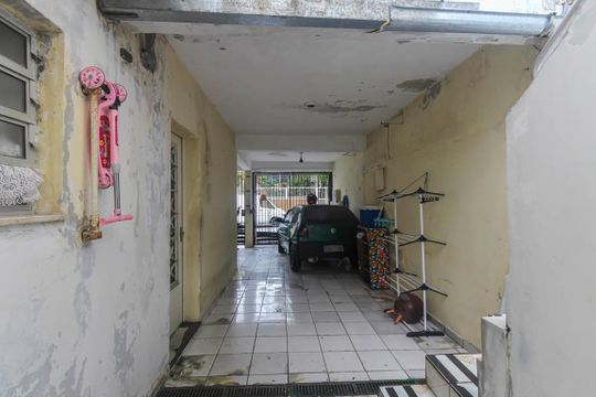 Corredor de casa à venda com 7 quartos, 250m² em Jardim Nice, São Paulo