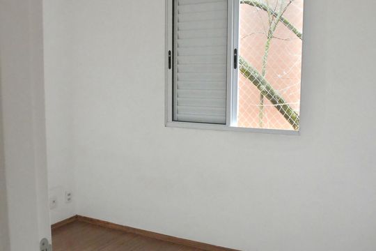 Quarto 2 de apartamento para alugar com 2 quartos, 45m² em Parque Guarapiranga, São Paulo