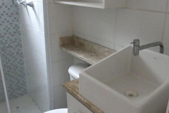 Banheiro de apartamento para alugar com 2 quartos, 45m² em Parque Guarapiranga, São Paulo