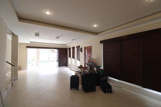 Sala de casa de condomínio para alugar com 4 quartos, 350m² em Jacarepaguá, Rio de Janeiro