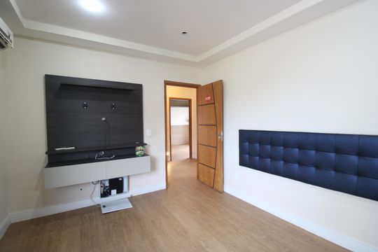 Quarto 1 de casa de condomínio para alugar com 4 quartos, 350m² em Jacarepaguá, Rio de Janeiro